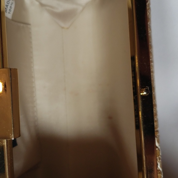 Bijoux Terner tan vegan croc hardshell clutch w gold hardware and clip clasp - Picture 4 of 5